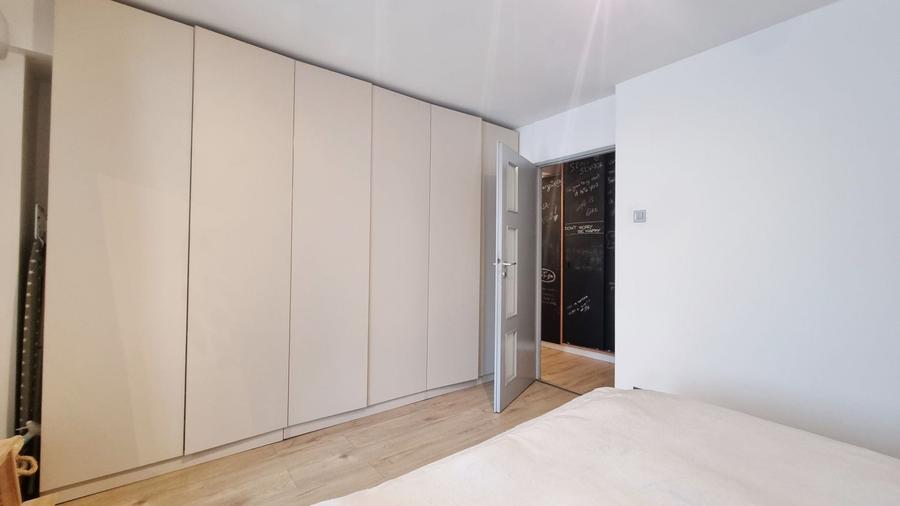 Apartament cu 3 camere decomandat, mobilat în Decebal