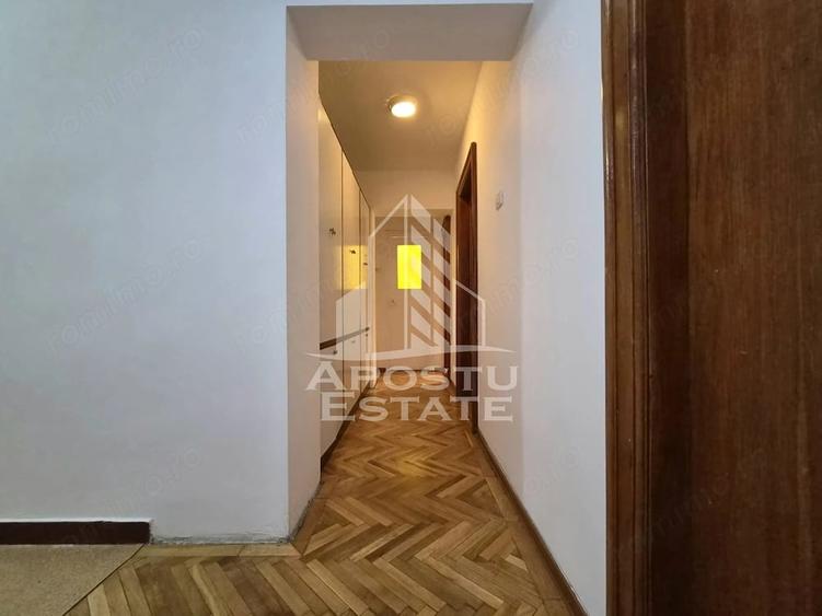 Apartament cu 4 camere decomandat în Malul Mureșului
