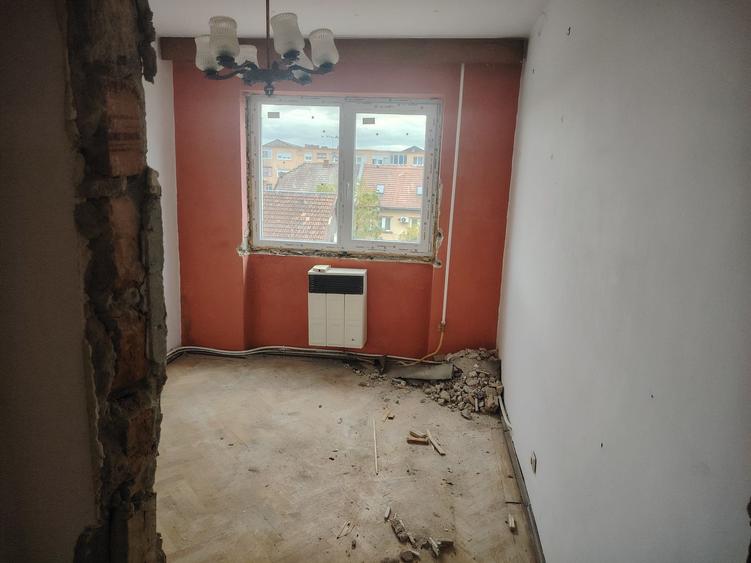 Apartament cu 2 camere semidecomandat în Horea