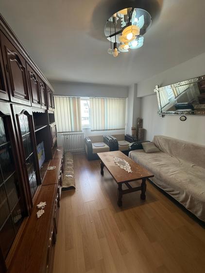Apartament cu 3 camere semidecomandat, mobilat în Titulescu