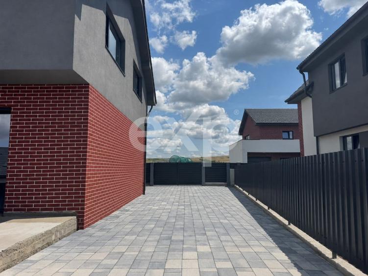 Casă cu 4 camere cu Teren 400 Mp în Jucu