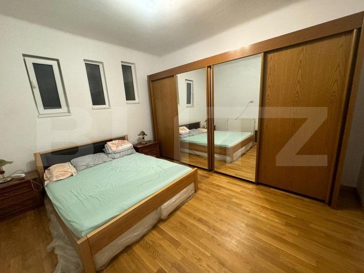 Casă individuală cu 12 camere cu Canalizare în Nufărul