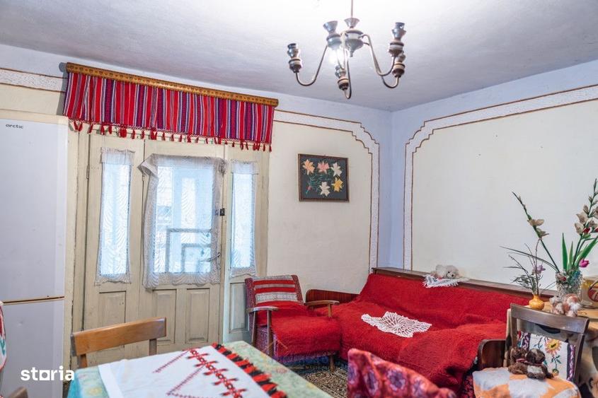 Casă cu 3 camere decomandat în Stănești