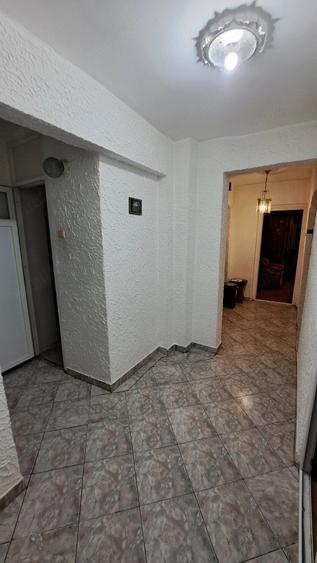 Apartament cu 3 camere decomandat în B-dul București