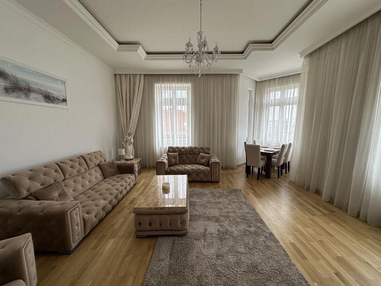 Apartament cu 3 camere decomandat în Exterior Vest