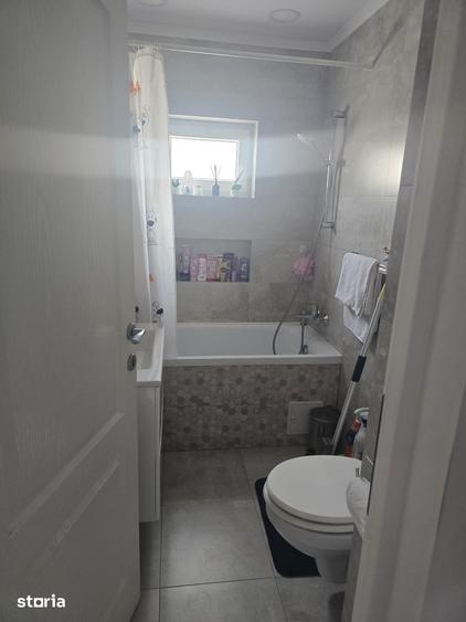Apartament cu 3 camere decomandat în Micro 16