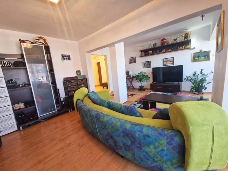 Apartament cu 4 camere decomandat, mobilat în Central