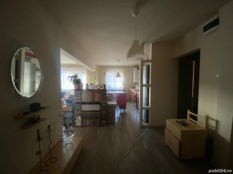 Apartament cu 4 camere decomandat în Petros