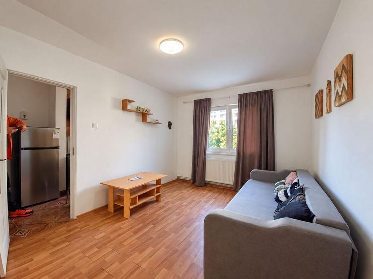 Apartament cu 2 camere semidecomandat, mobilat în Mănăștur