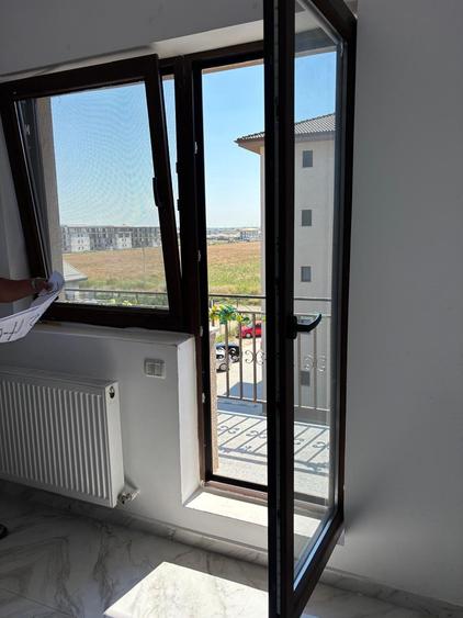 Apartament cu 3 camere decomandat în Dobroești