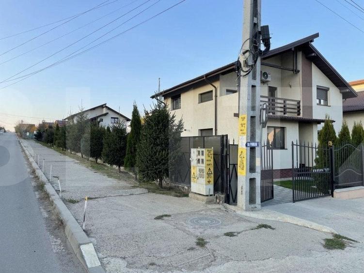 Casă individuală cu 5 camere cu Teren 500 Mp în Exterior Est