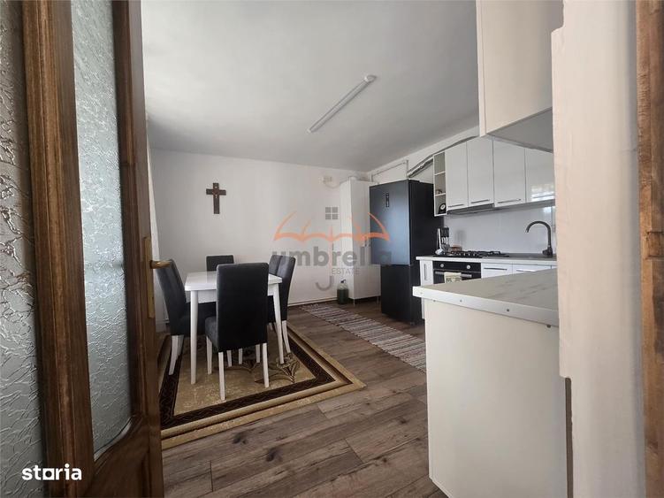 Casă cu 4 camere cu Teren 2424 Mp în Fundătura