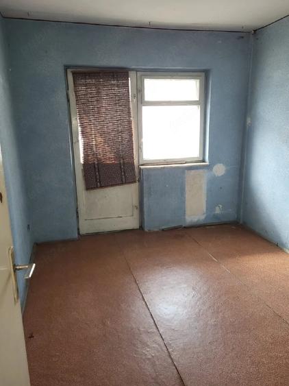Apartament cu 3 camere semidecomandat în Republicii