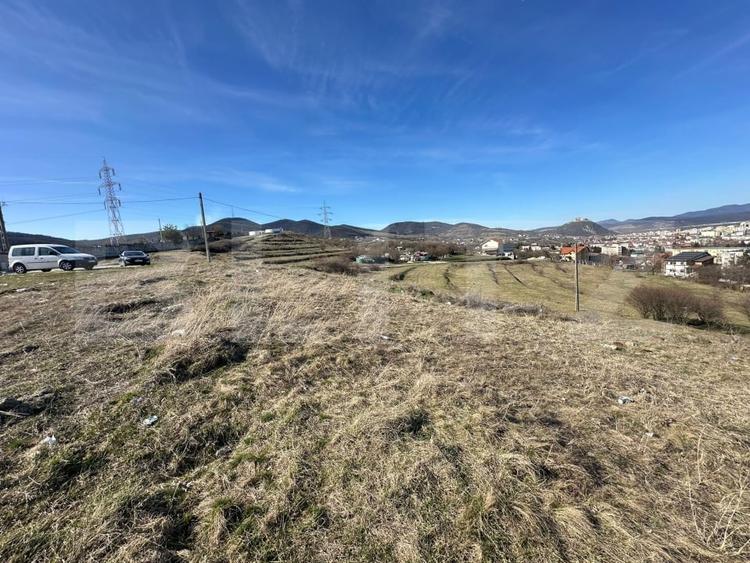 Teren agricol extravilan de 1830 mp, în Micro 15