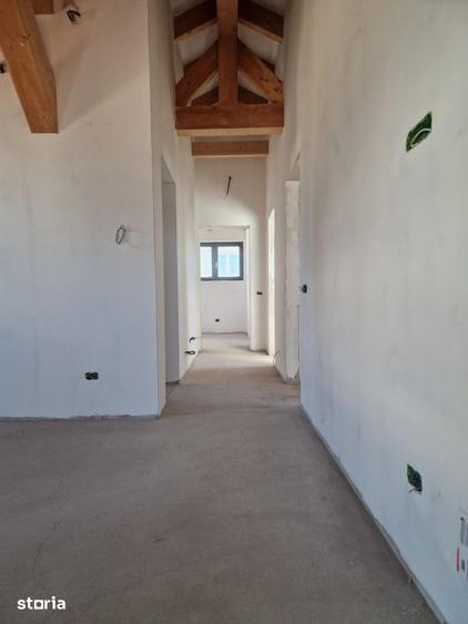 Apartament cu 5 camere în Aviatorilor