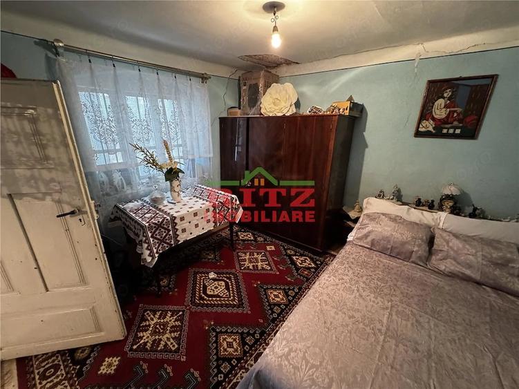 Casă cu 4 camere cu Teren 2437 Mp în Osica de Sus