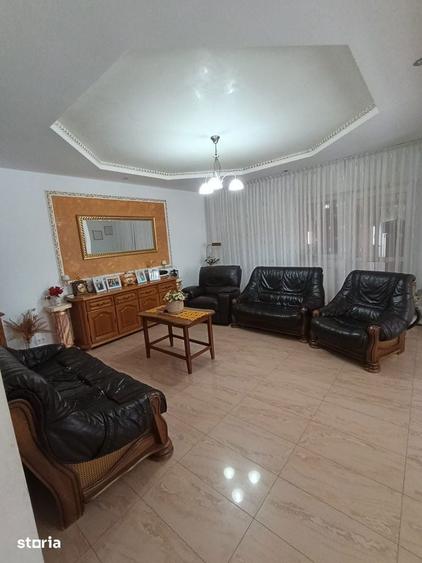 Casă cu 7 camere cu Teren 351 Mp în Șagului