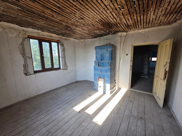 Casă cu 5 camere cu Teren 2800 Mp în Poienarii Burchii