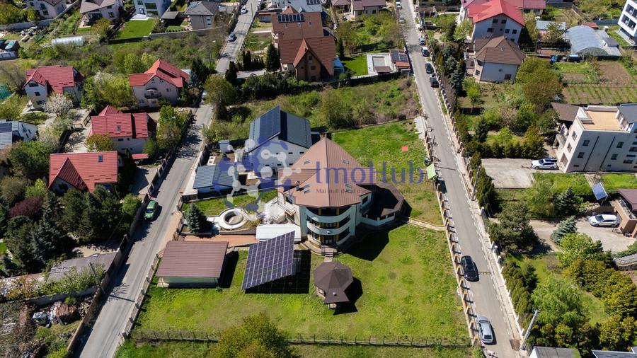 Casă cu 10 camere cu Canalizare în Valea Lupului
