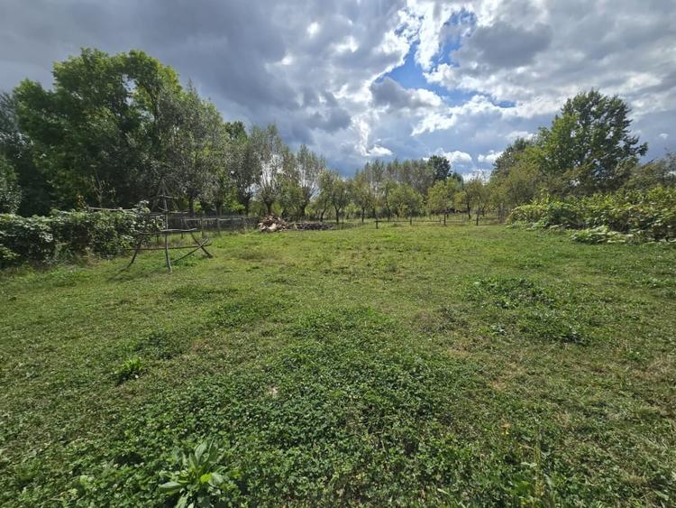 Casă individuală cu 5 camere cu Teren 1615 Mp în Pietroșani