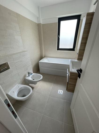 Apartament cu 3 camere decomandat în Bucium