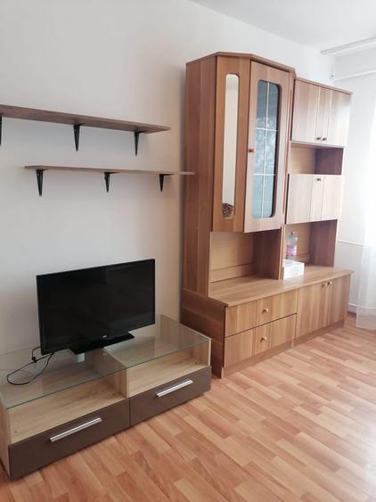 Apartament cu 2 camere semidecomandat în Exterior Vest