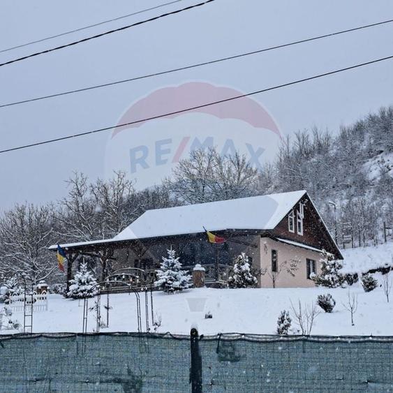 Casă cu 4 camere cu Teren 2700 Mp în Coțofănești