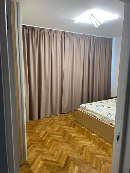 Apartament cu 3 camere semidecomandat, mobilat în Baba Novac