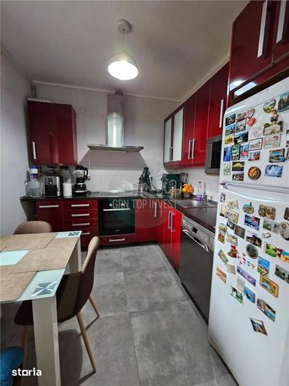 Apartament cu 3 camere, mobilat în Central — fotografia 1