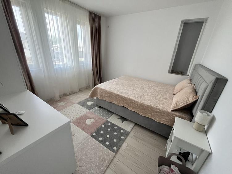 Casă cu 4 camere cu Teren 450 Mp în Tunari
