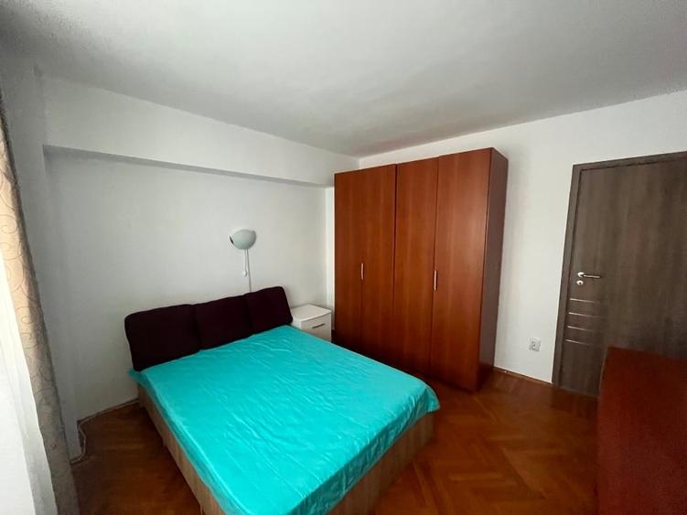 Apartament cu 3 camere semidecomandat în 1 Mai