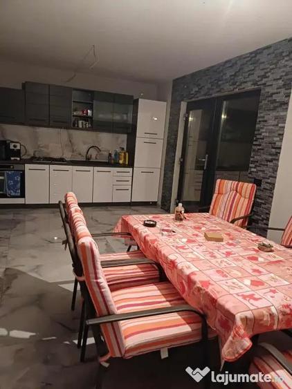 Casă cu 4 camere în Schela
