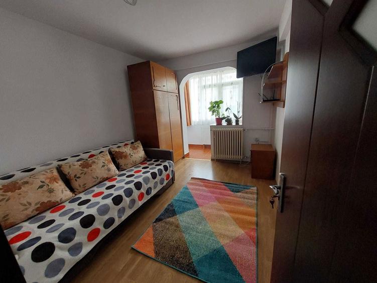 Apartament cu 3 camere decomandat în Casa de Cultură