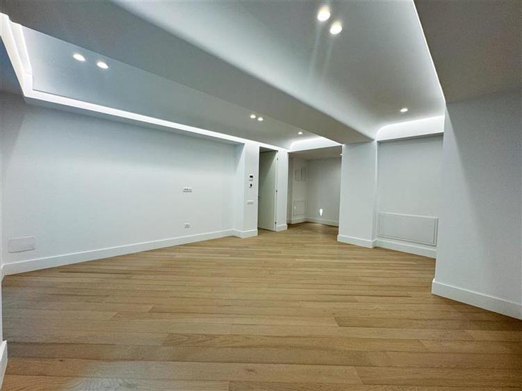 Apartament cu 3 camere decomandat în Iancu Nicolae
