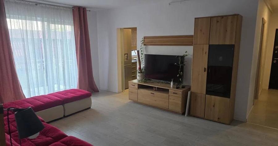 Apartament cu 3 camere decomandat, mobilat în Central