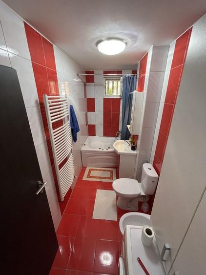 Apartament cu 3 camere decomandat în Exterior Vest