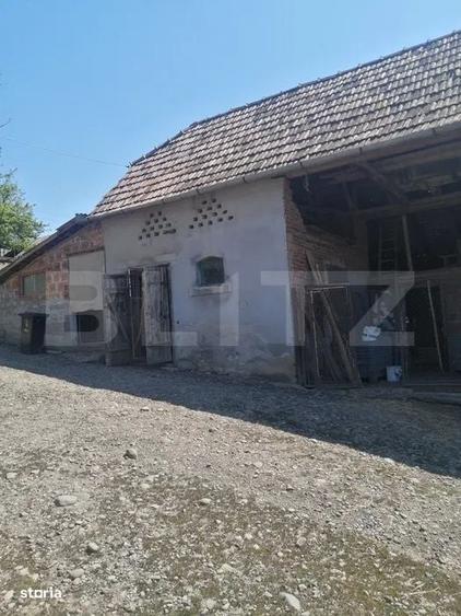 Casă cu 4 camere în Păcureni