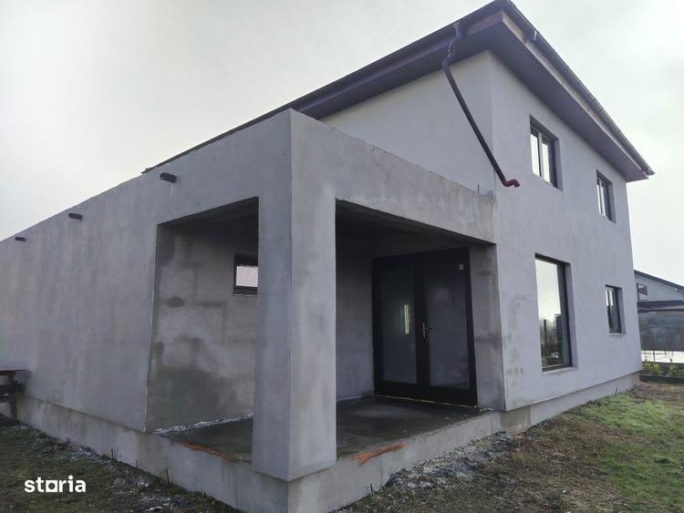 Casă cu 5 camere cu Teren 500 Mp în Cârcea