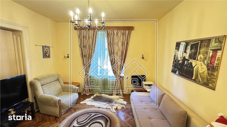 Apartament cu 4 camere decomandat în Sub Arini