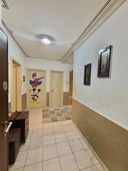 Apartament cu 3 camere semidecomandat în Buziașului