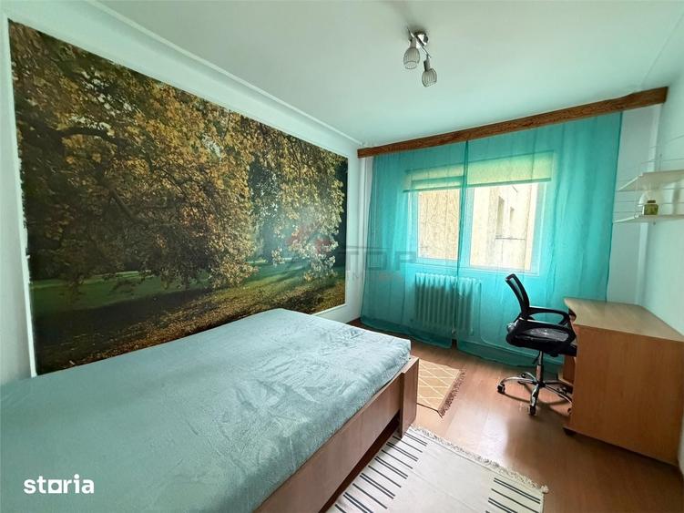 Apartament cu 4 camere decomandat în Central