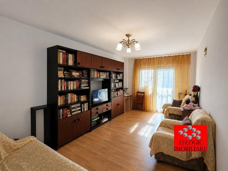 Apartament cu 3 camere decomandat în Răcădău