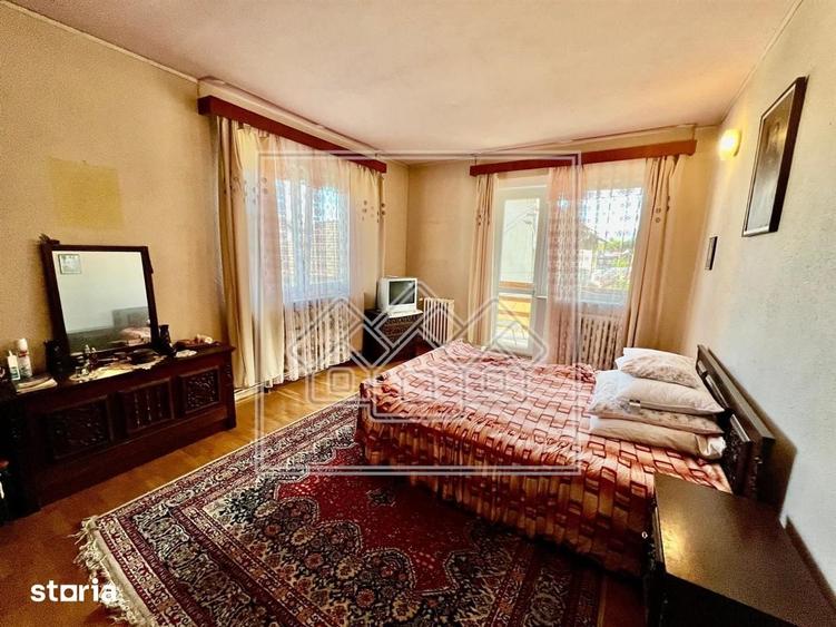 Casă cu 6 camere cu Teren 250 Mp în Central