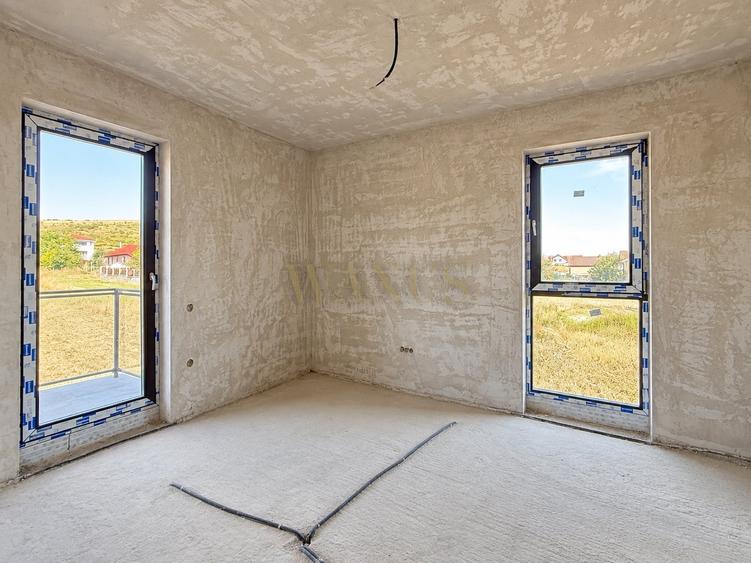 Duplex cu 6 camere cu Canalizare în Chinteni