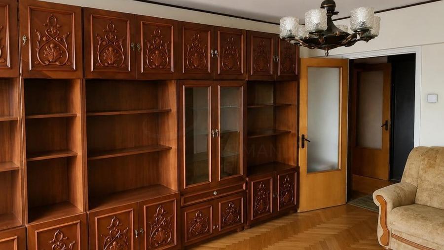 Apartament cu 4 camere decomandat în Central