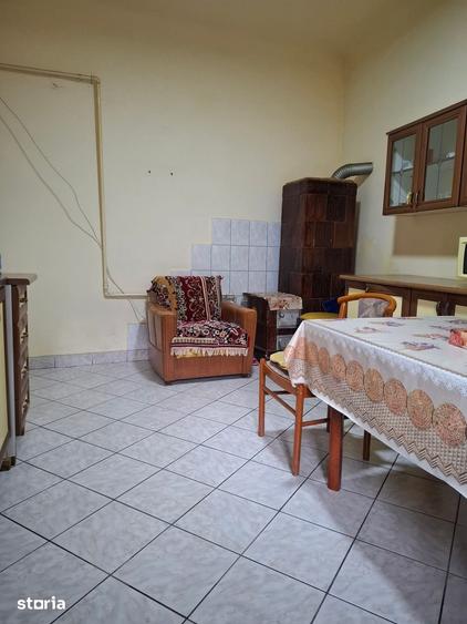 Casă cu 2 camere cu Teren 414 Mp în Central