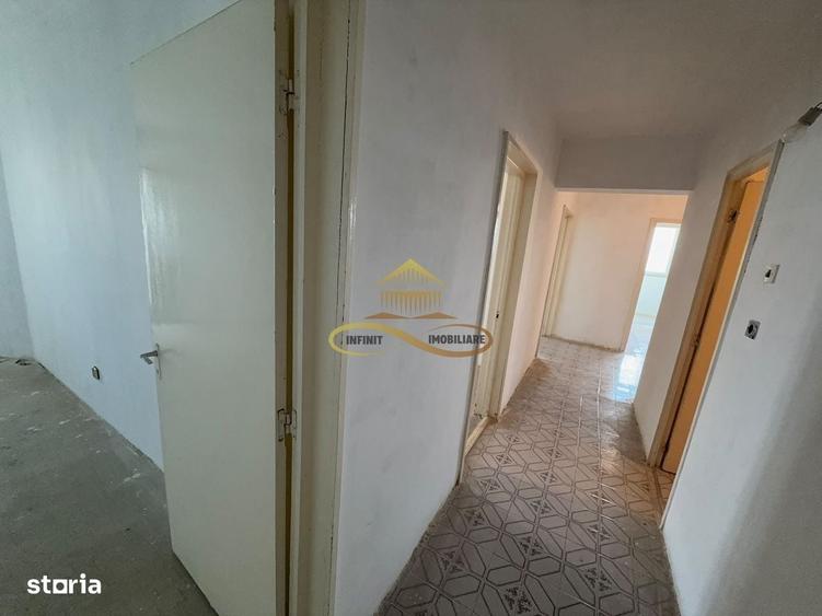 Apartament cu 3 camere decomandat în Narcisa