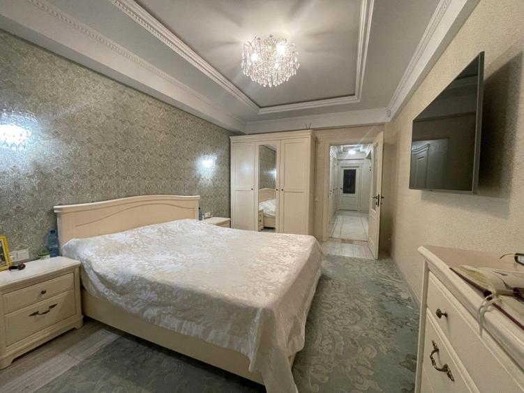 Apartament cu 3 camere decomandat în Calea București