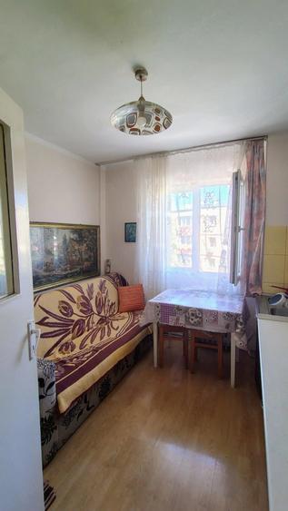 Apartament cu 2 camere semidecomandat în Moroasa 2