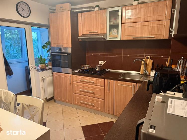 Apartament cu 3 camere decomandat în Micro 5